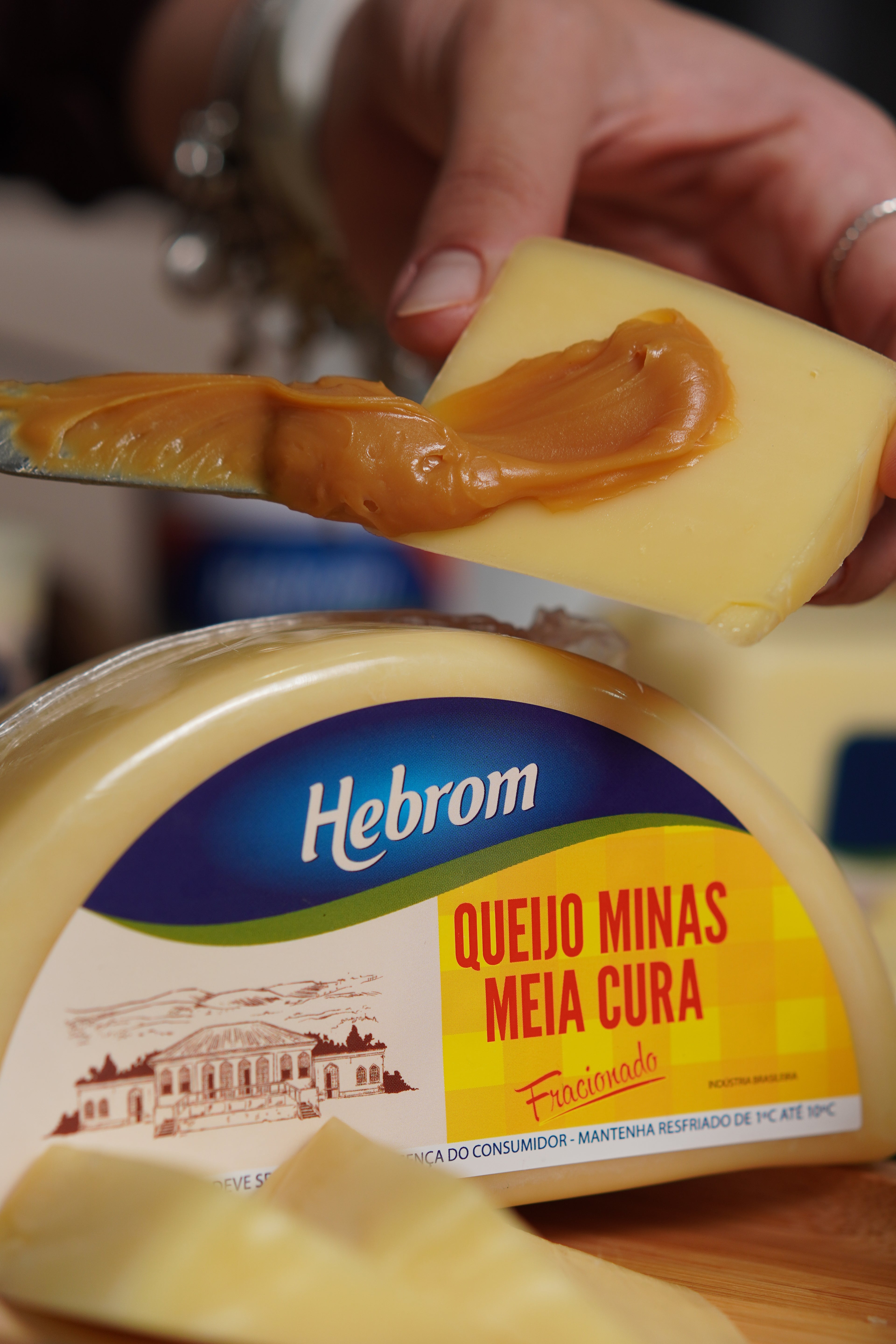 QUEIJO MINAS MEIA CURA HEBROM MEIA LUA (aprox. 500g)